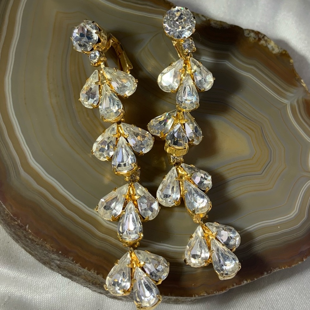 WEISS SIGNED CHANDELIER MARQUISE CUT CLIP ON DANGLE EARRINGS